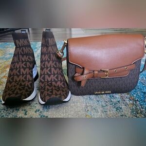 Size 8 Michael Kors shoes with matching purse